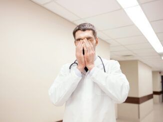 Los psicólogos y los psiquiatras también lloran: las segundas víctimas tras el suicidio de un paciente